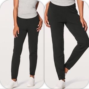 NWT BLACK LULULEMON FREE TO ROAM JOGGER